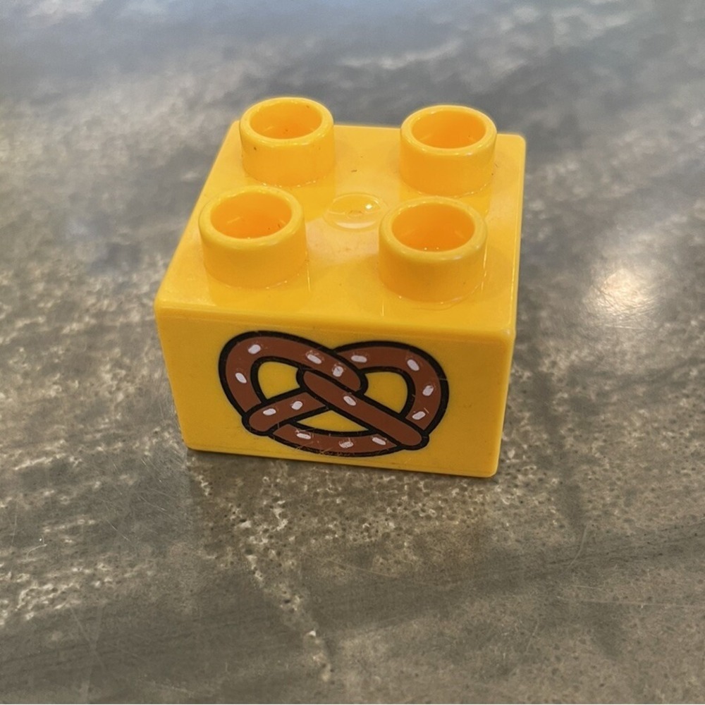 Lego Duplo Baked Pretzel Food Printed Block Specialty Piece Yellow 2x2 Brick